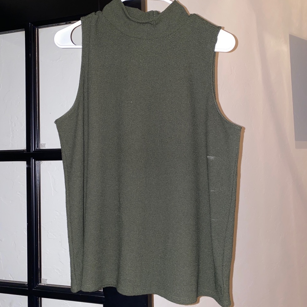 Super cute loft mock neck green top